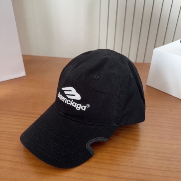 NWT Balenciaga 3B Logo Distressed Baseball Cap main image 4